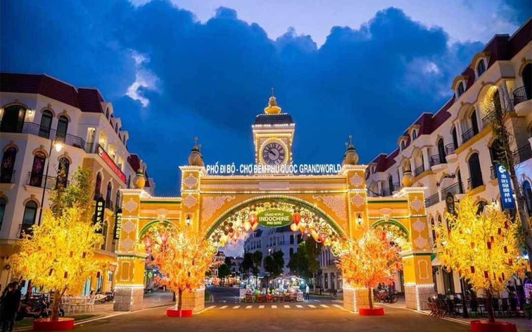 vietnam-walking-street-10