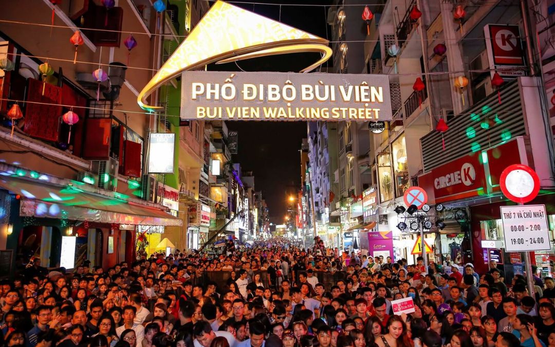 vietnam-walking-street-2