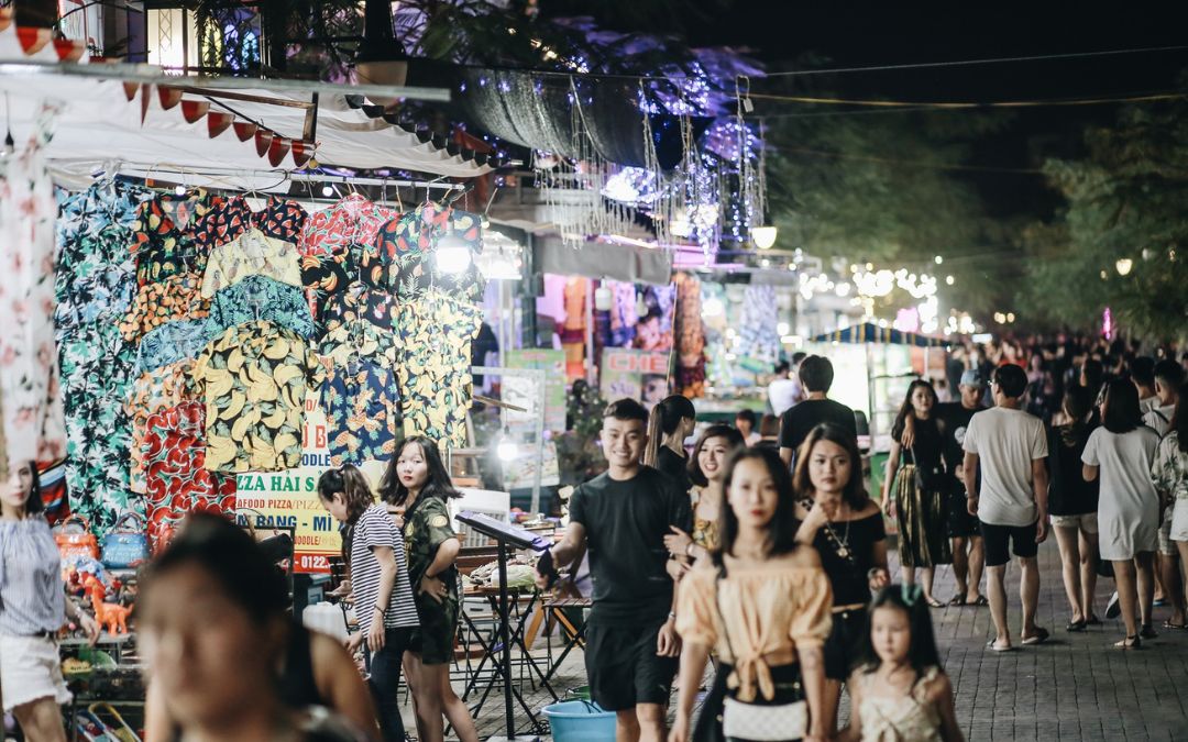 vietnam-walking-street-6-halong-night-market