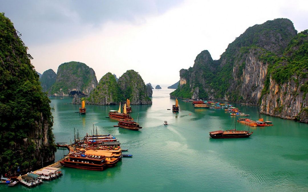 must-see-in-vietnam-3-ha-long-bay